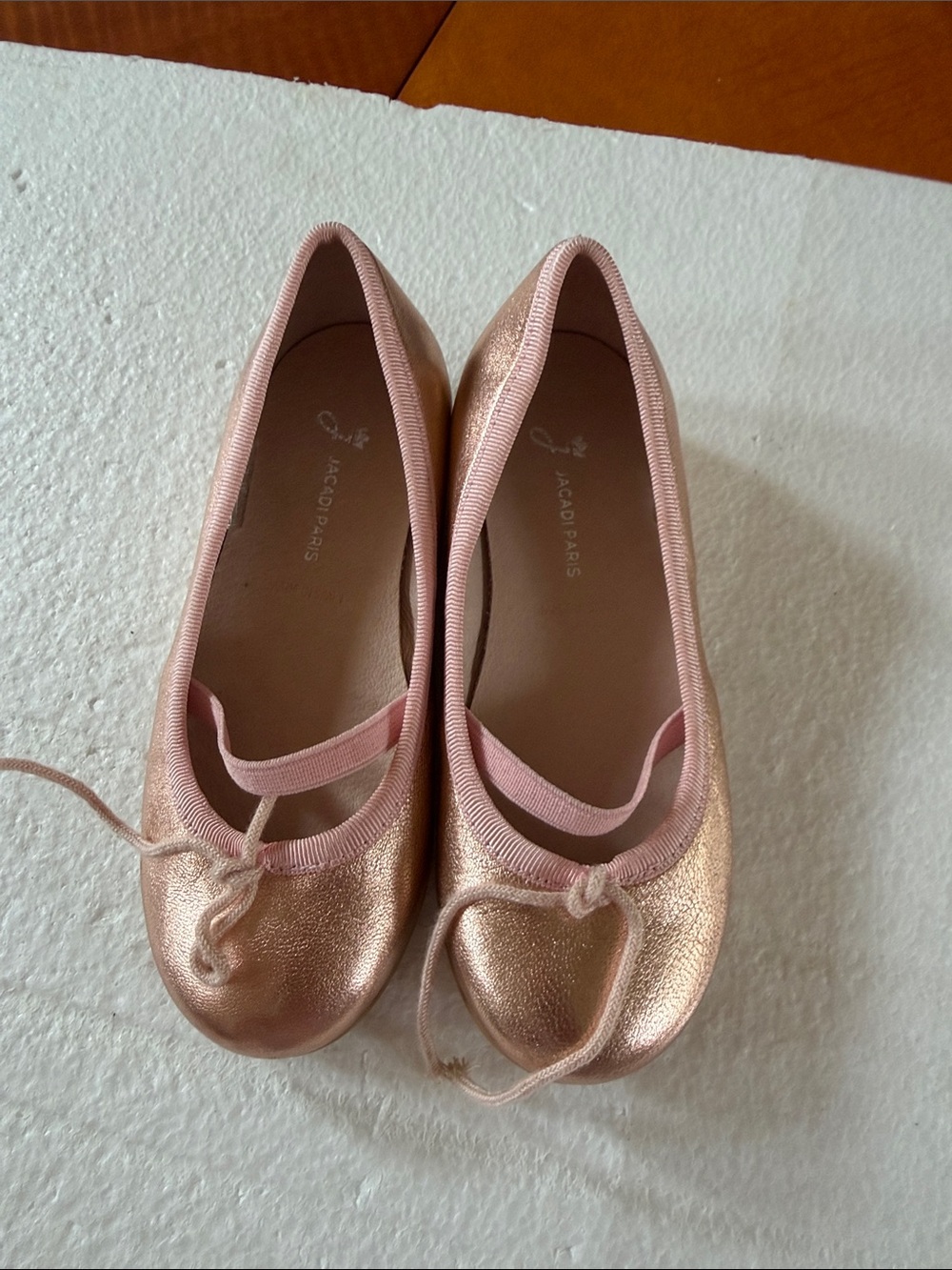Jacadi Paris leather Rose Gold Ballet Flats with Elastic Strap and bow 25/9